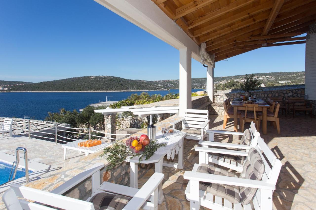 Villa, Stone House With Swimming Pool & Sauna, Beach, Sevid Buitenkant foto