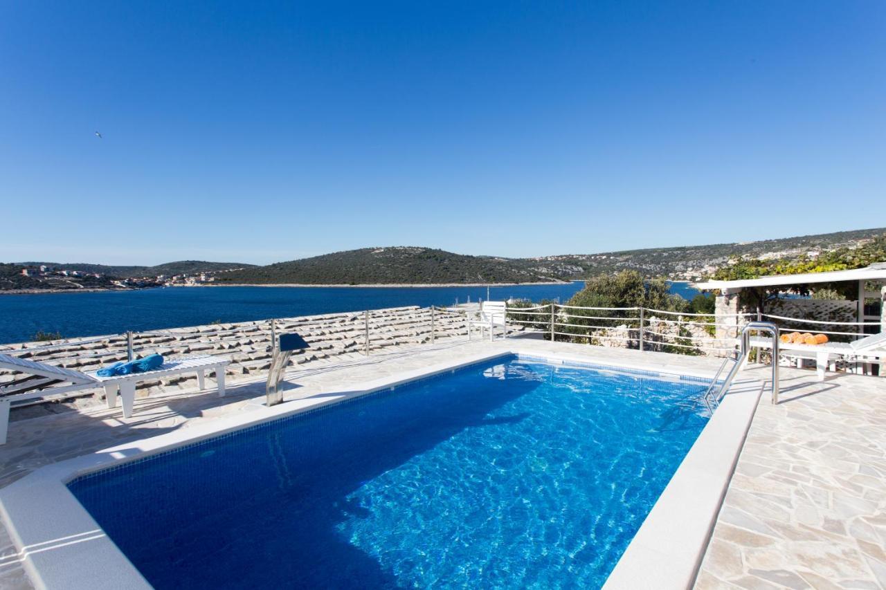 Villa, Stone House With Swimming Pool & Sauna, Beach, Sevid Buitenkant foto