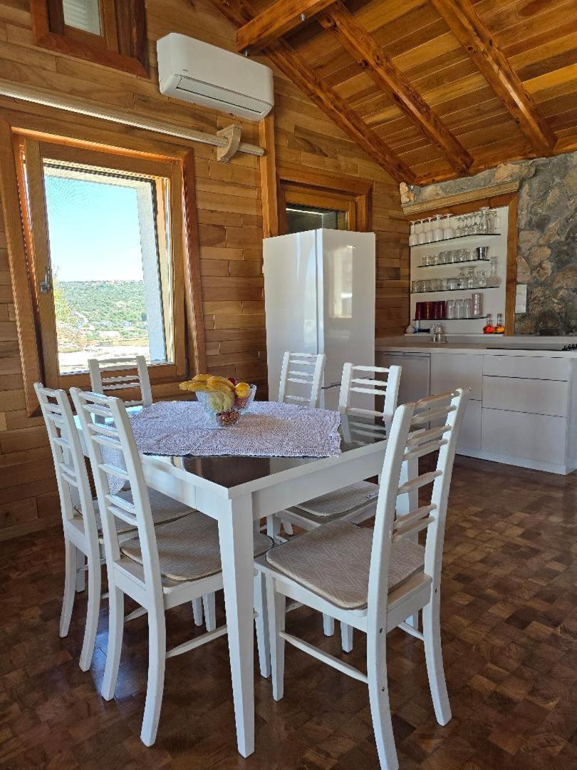 Villa, Stone House With Swimming Pool & Sauna, Beach, Sevid Buitenkant foto