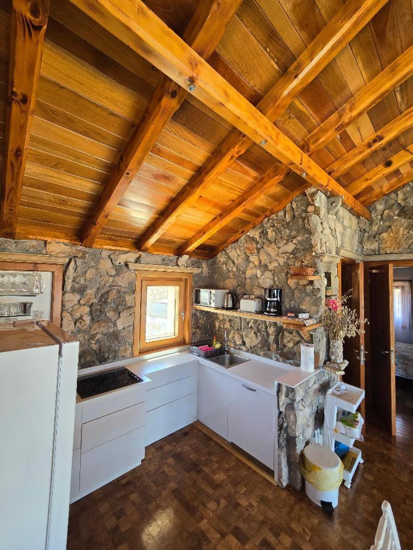 Villa, Stone House With Swimming Pool & Sauna, Beach, Sevid Buitenkant foto